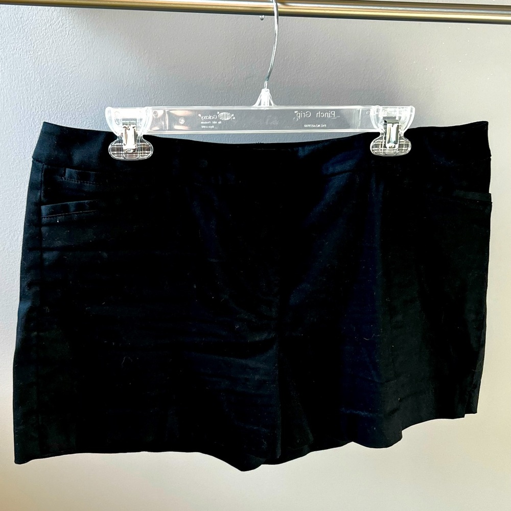 White House Black Market Black Shorts. Size 14